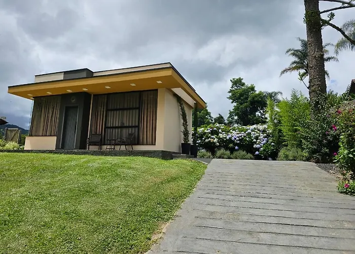 Super Tinyhouse Ao Lado Da Igreja Matriz